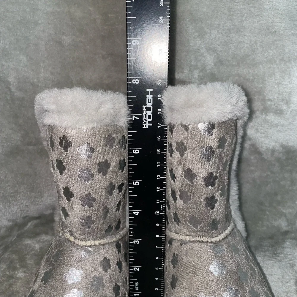 Olivia Miller Girls Gray Silver Flower Slipper Boots Size 12 Cozy Winter